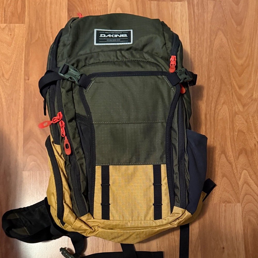 Dakine Olive and Mustard Drafter 18L Backpack